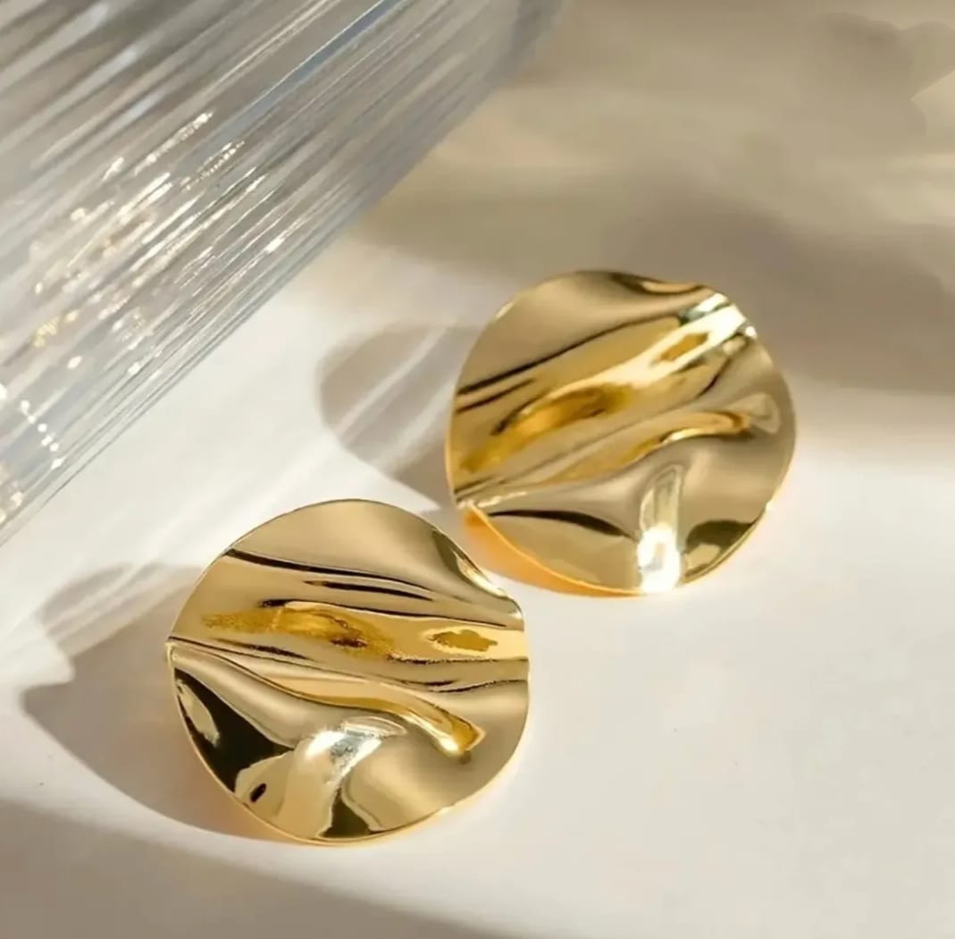 Aína Gold Plated Anti- Tarnish Stud Earrings ✨