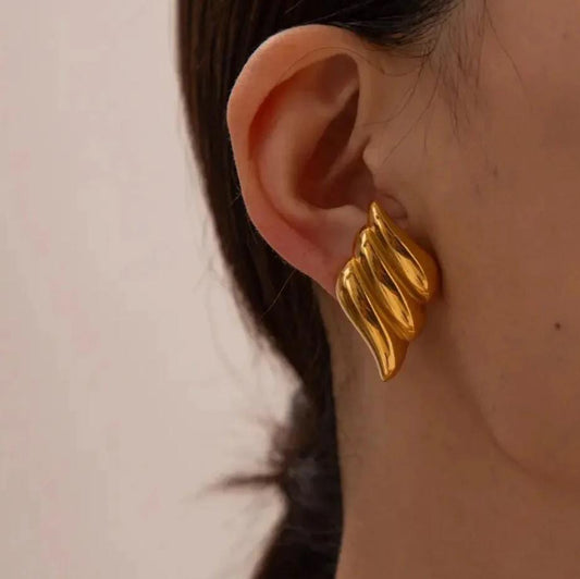 Aína Anti-Tarnish Twisted Knot Stud Earrings, Gold Plated, Wing Shaped Design✨