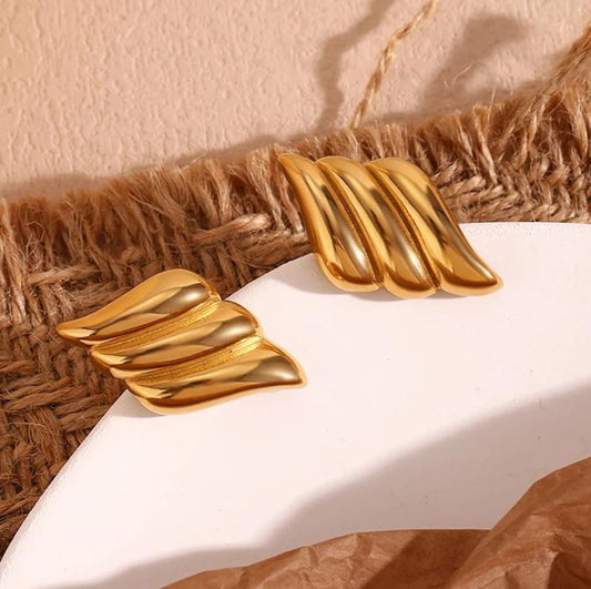 Aína Anti-Tarnish Twisted Knot Stud Earrings, Gold Plated, Wing Shaped Design✨