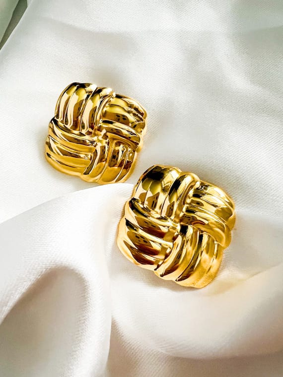 Aína Anti-Tarnish Twisted Knot Stud Earrings, Gold Plated✨