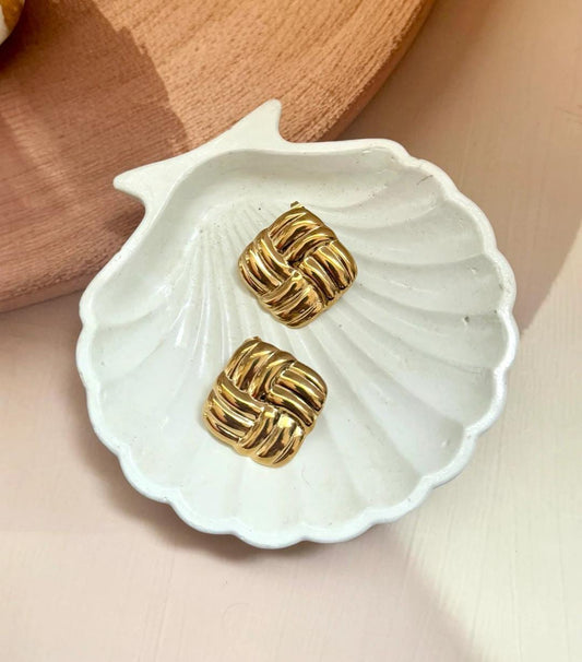 Aína Anti-Tarnish Twisted Knot Stud Earrings, Gold Plated✨