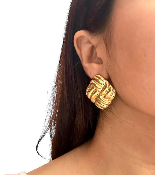 Aína Anti-Tarnish Twisted Knot Stud Earrings, Gold Plated✨