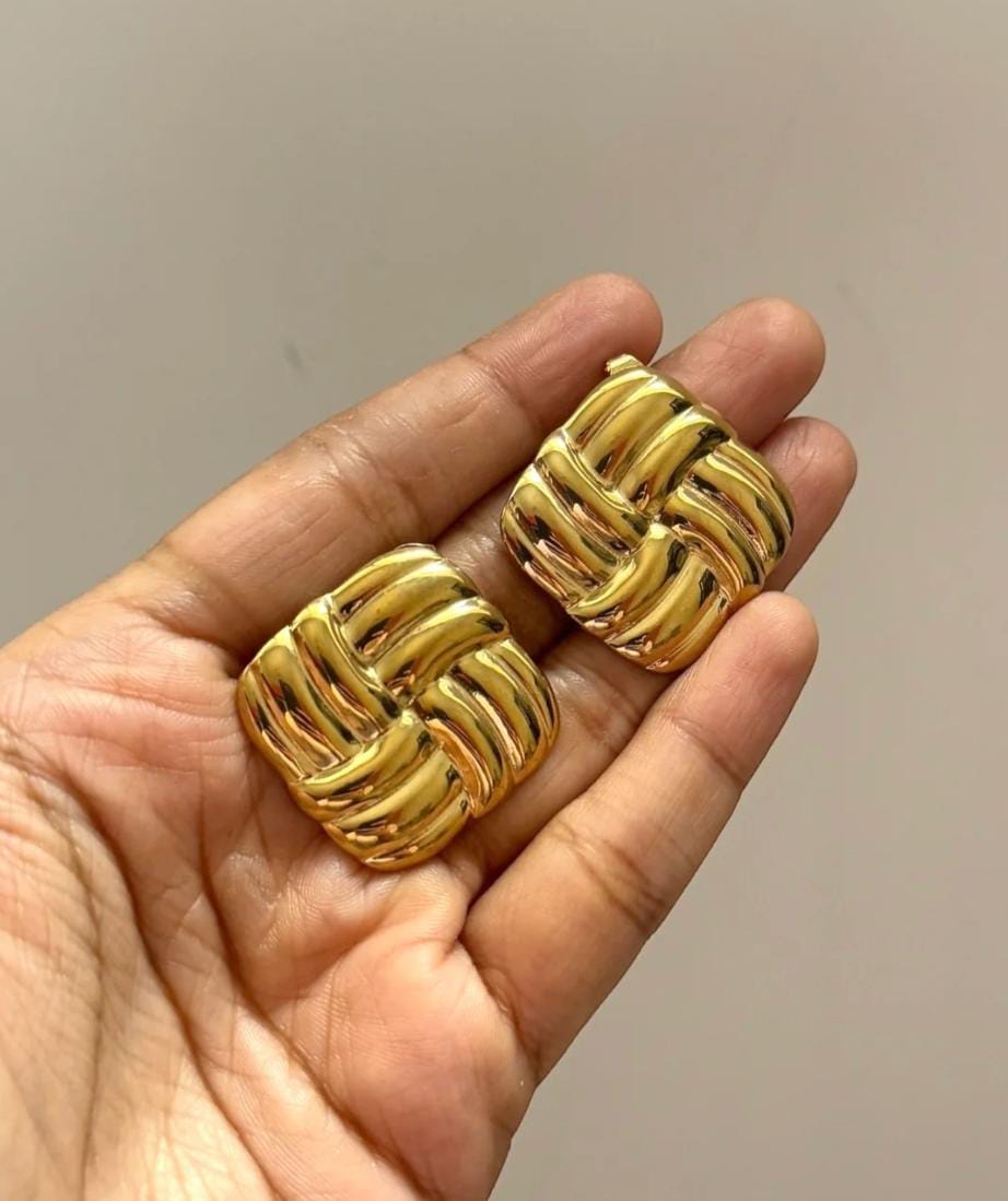 Aína Anti-Tarnish Twisted Knot Stud Earrings, Gold Plated✨