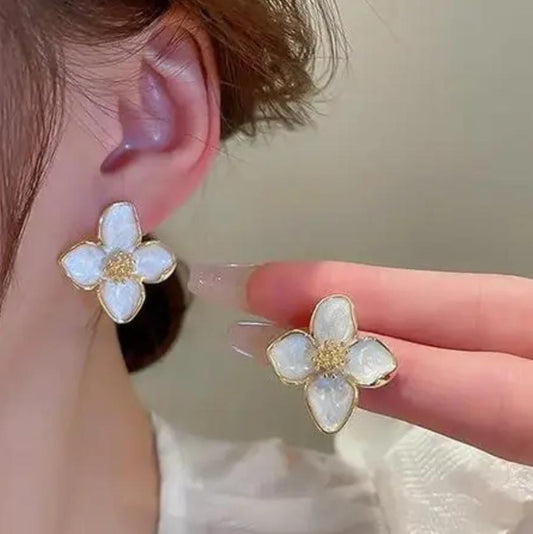 Aína Anti-Tarnish Enamel Delicate Flower Earrings ✨