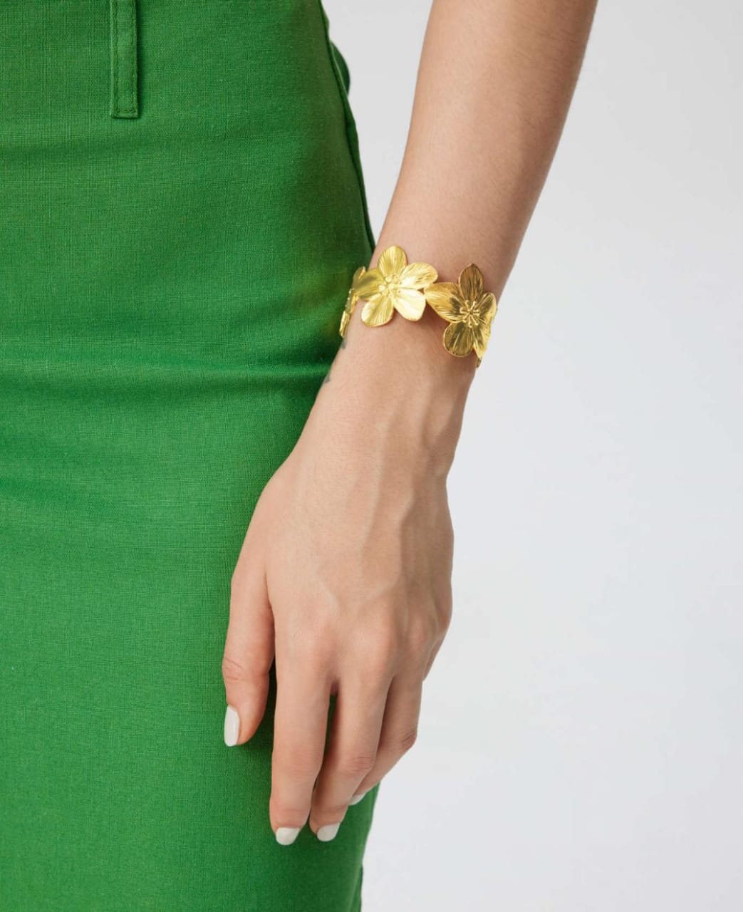 Aína Anti-Tarnish Golden Flower Bracelet ( Adjustable Size) ✨