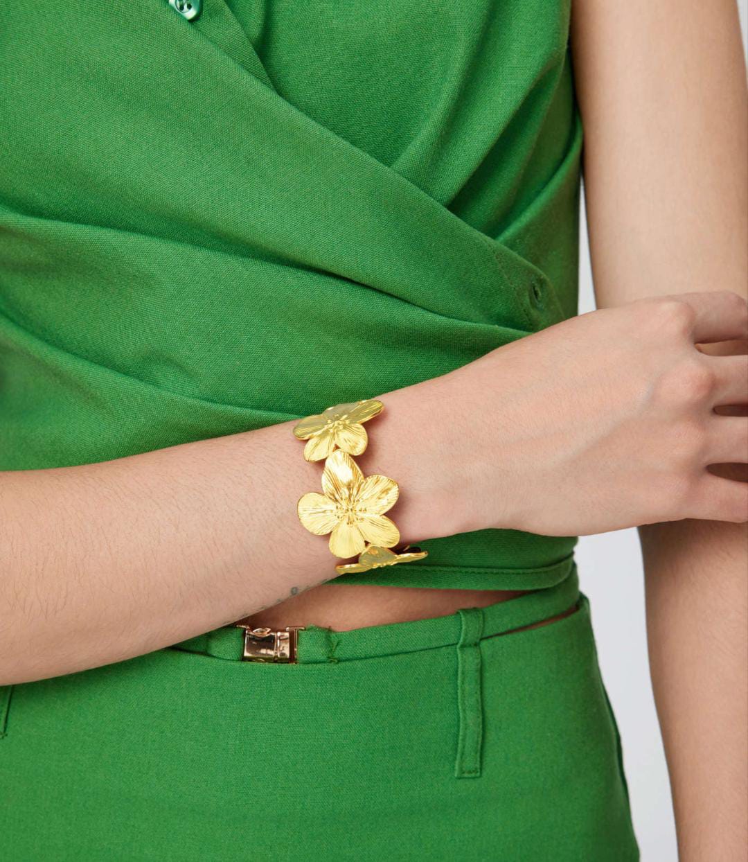 Aína Anti-Tarnish Golden Flower Bracelet ( Adjustable Size) ✨