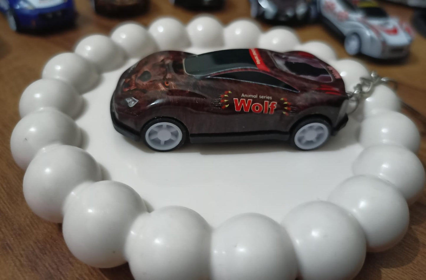 🐺 Wolf-Themed Miniature Car Keychain