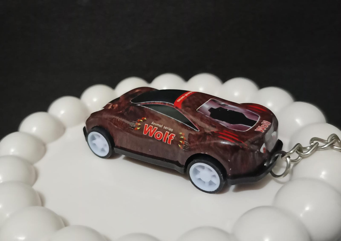 🐺 Wolf-Themed Miniature Car Keychain