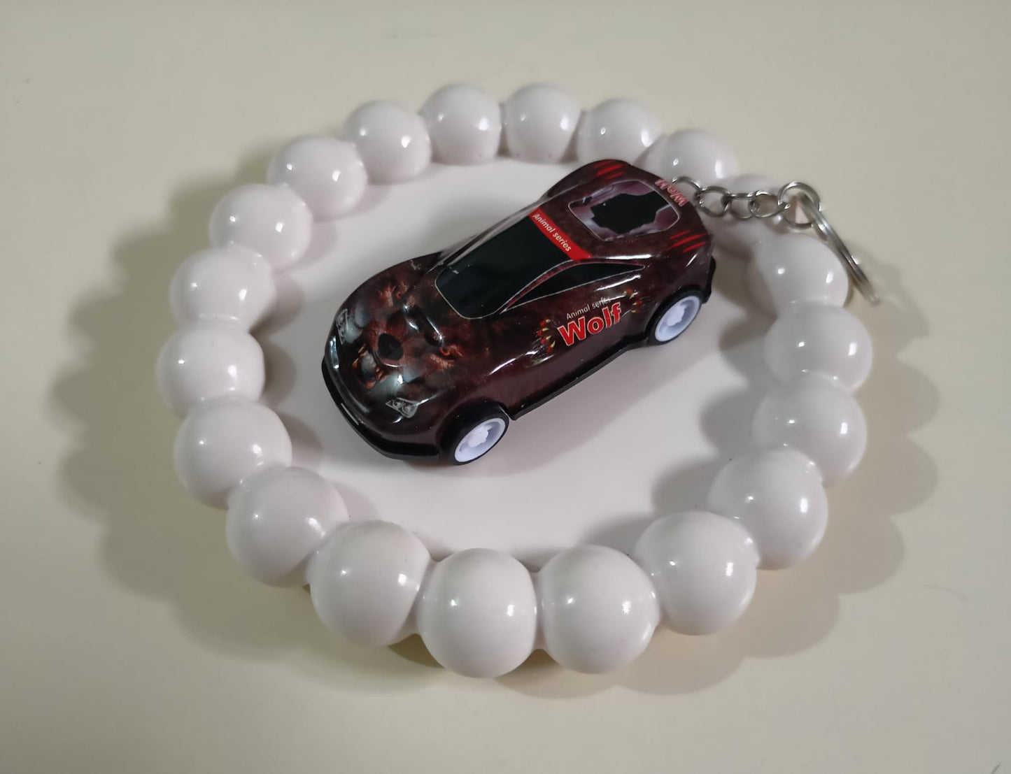🐺 Wolf-Themed Miniature Car Keychain