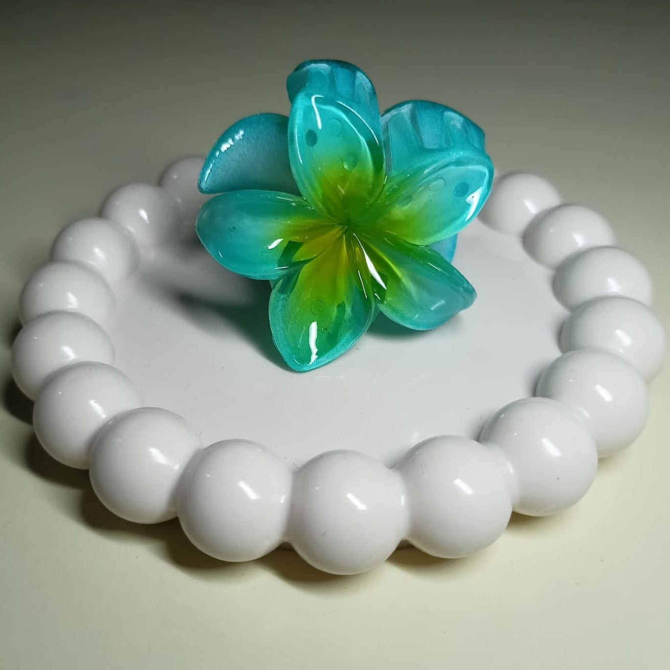 Medium Size Resin Flower Claw