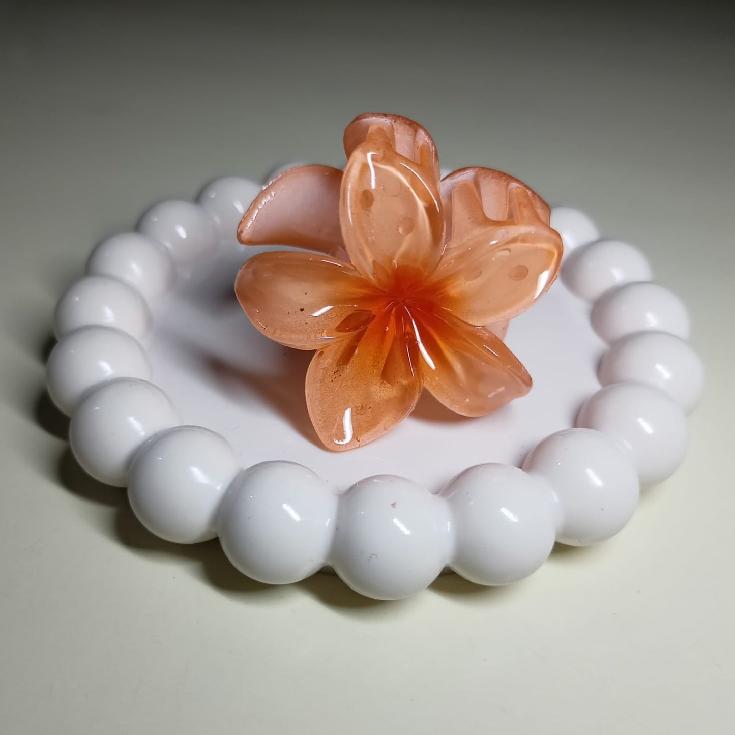 Medium Size Resin Flower Claw
