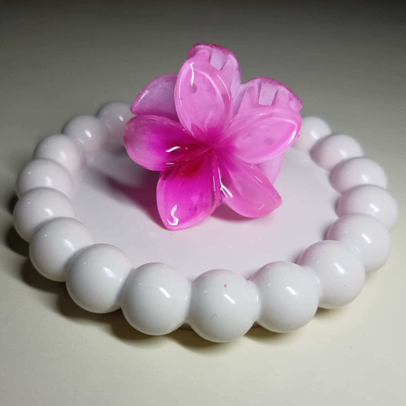 Medium Size Resin Flower Claw