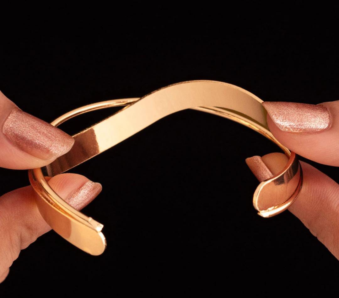 Aína Anti-Tarnish Sleek Bangle Bracelet ✨