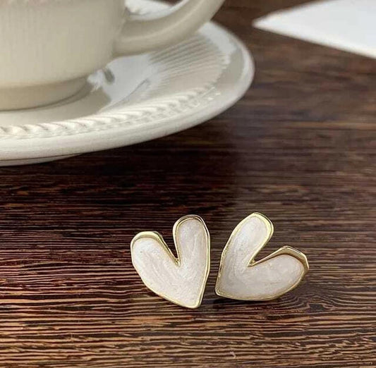 Aína Anti Tarnish White Heart Stud earrings ✨