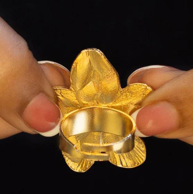 Aína Anti-Tarnish Lily Flower Ring ( Adjustable Size)✨